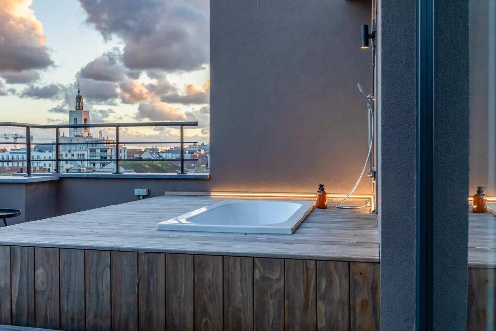 Love Nest - Your Cosy Penthouse 奥斯滕德 外观 照片